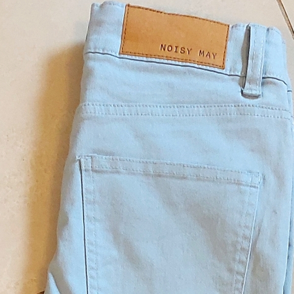 NWT Noisy May baby blue denim cropped ankle pants - Picture 4 of 4